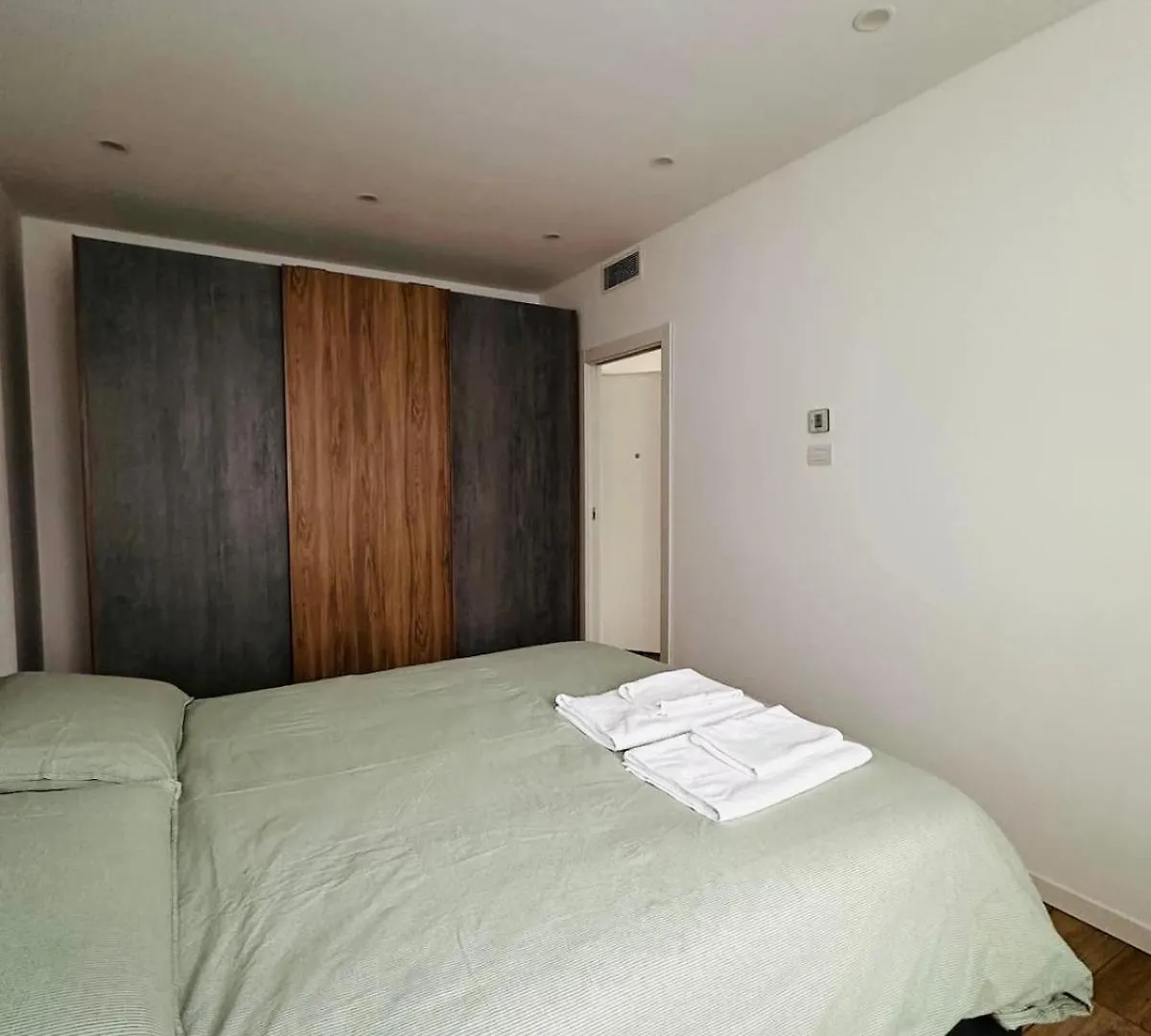 The View - Spacious Modern Apt Como 0*,  Italia