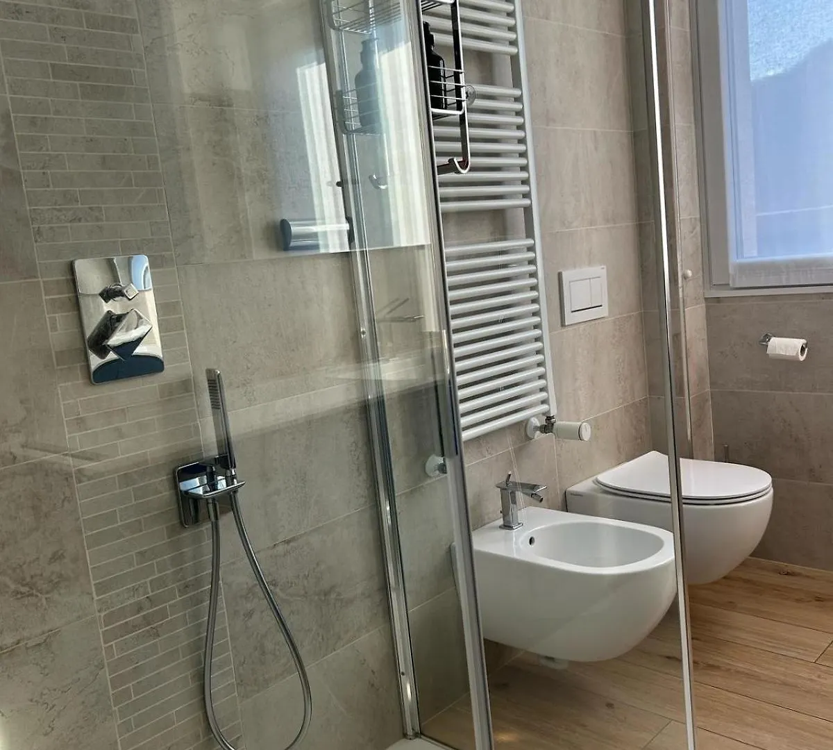 The View - Spacious Modern Apt Como Italia